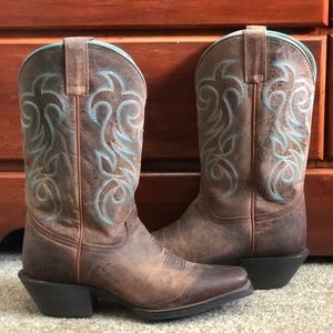 Women’s cowgirl boots